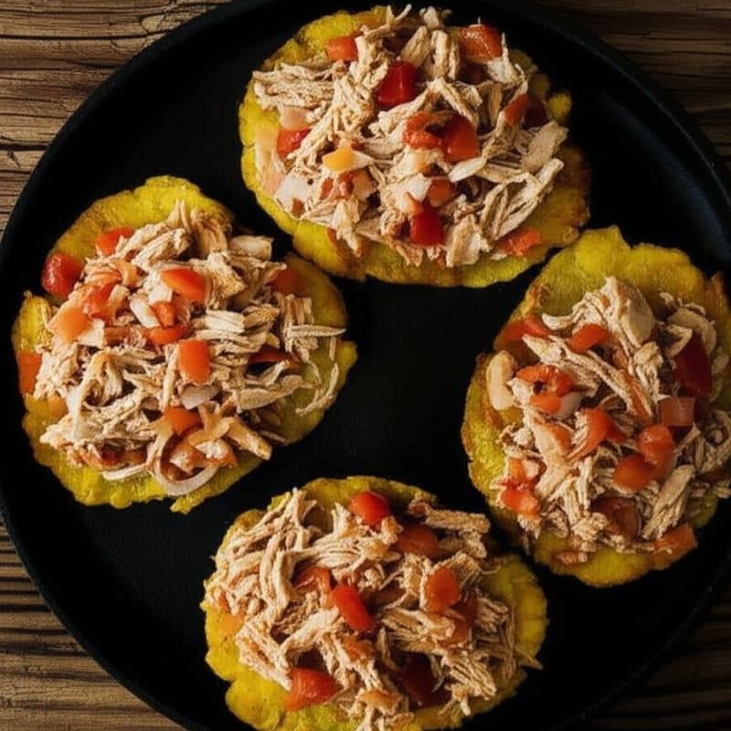 Patacones con Pollo Desmechado