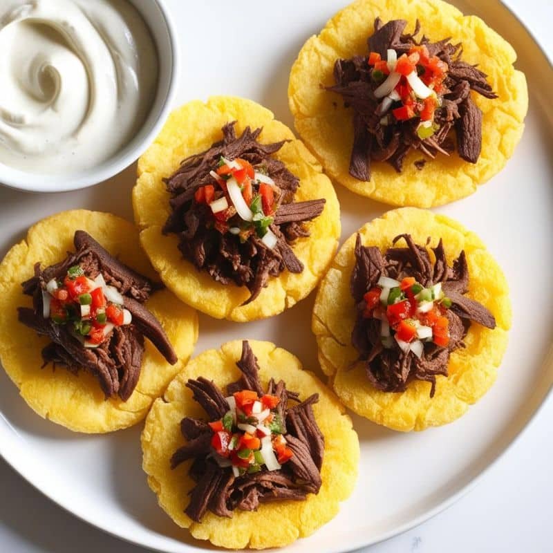 Patacones rellenos con Carne Desmechada